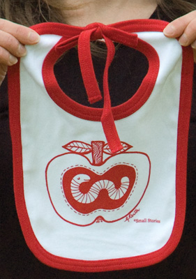 A28 : Bib : Apple