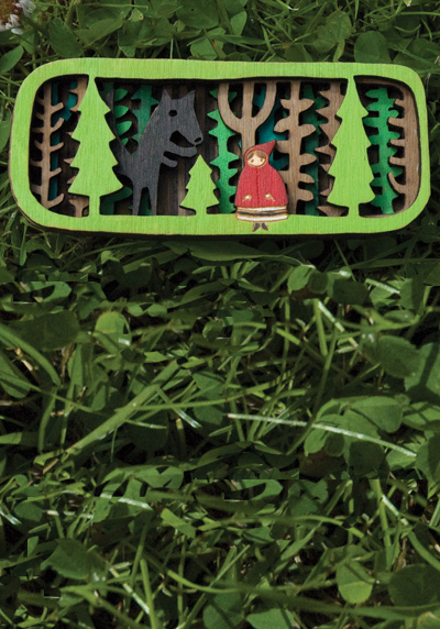 J12 : Red Riding Hood Brooch